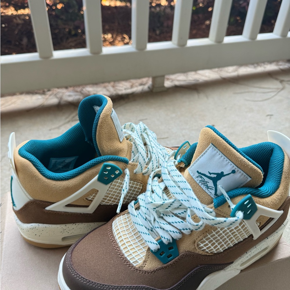 Jordan 4 low retro Cacao Wow 
Nike Kids Shoes - Brown and Cream (Size 7Y)